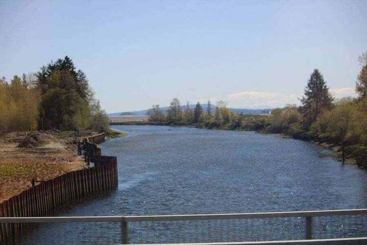 Homes and scenery in Courtenay
