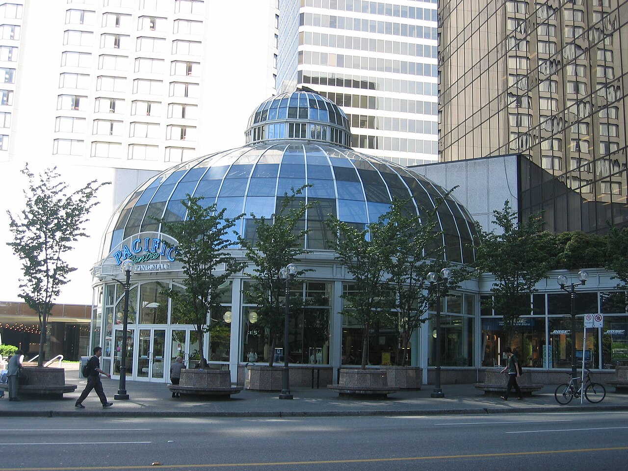 Downtown Vancouver Homes and streetscape