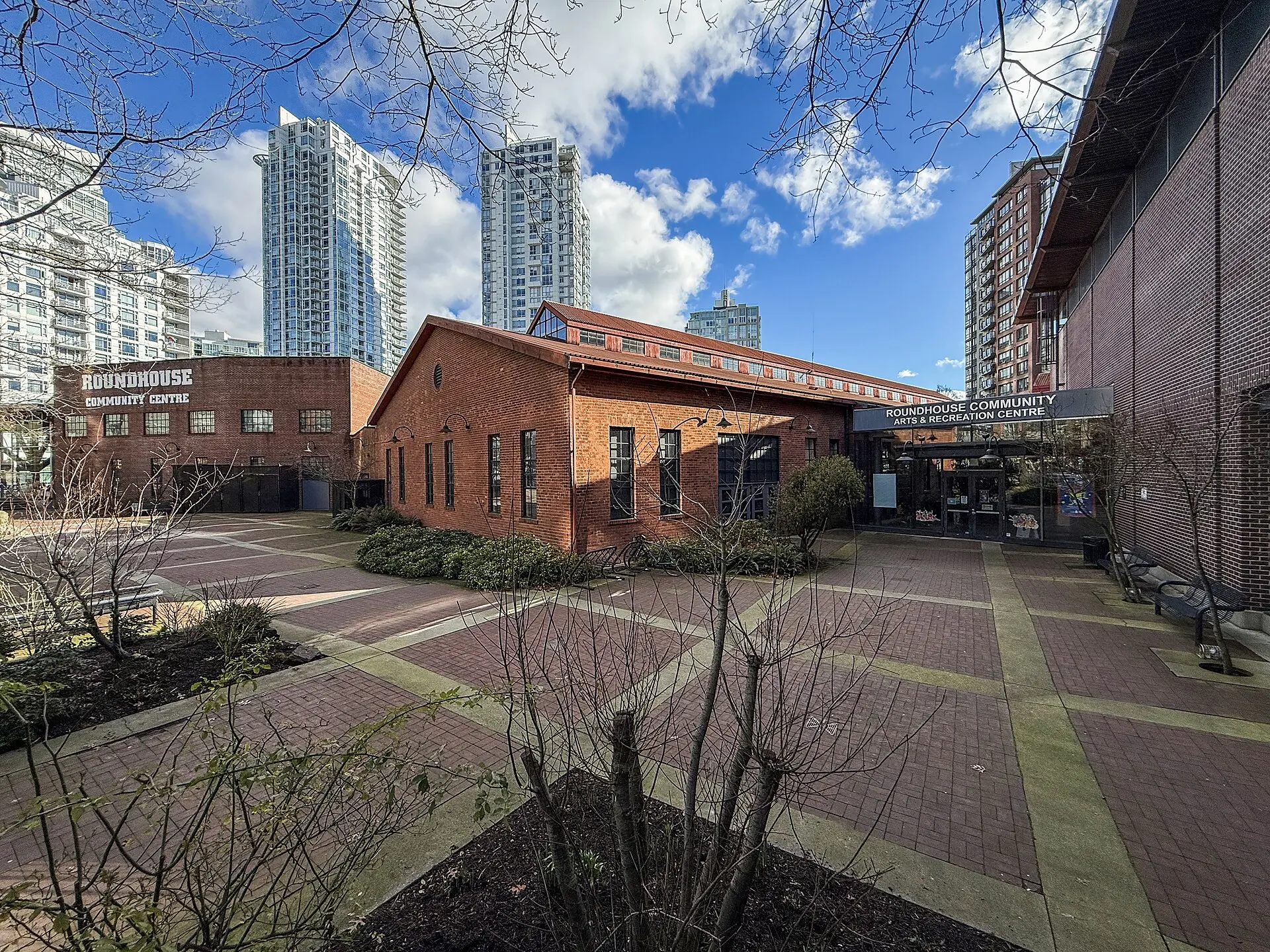 Yaletown Homes and streetscape